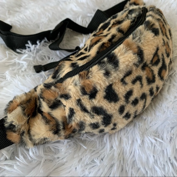 NWT Animal Print Plush Waist Bag Fluffy Fanny Pack Crossbody Shoulder Bum Bag. - Picture 8 of 11